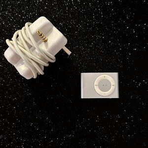 Throwback! Apple iPod Shuffle 2nd Gen 1GB Silver + Original Dock Charger